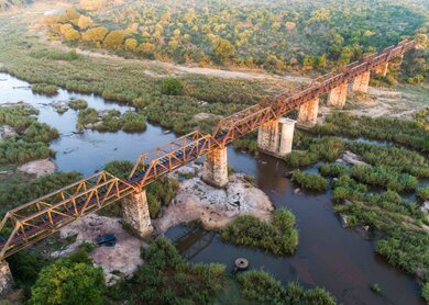 Krüger Park, Kruger Shalati Lodge – Train on the Bridge