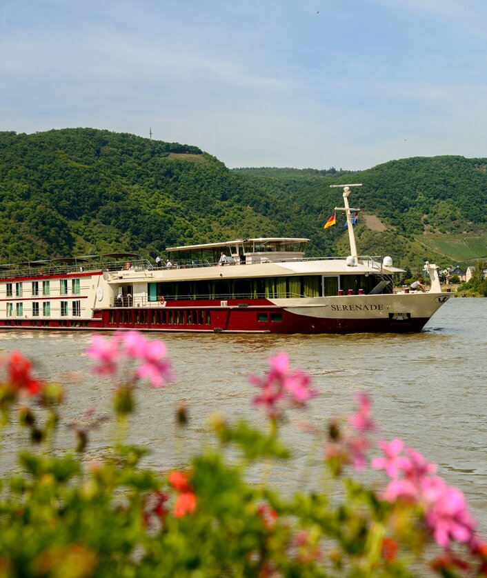 MS Serenade 1 | © Peter Laarakker