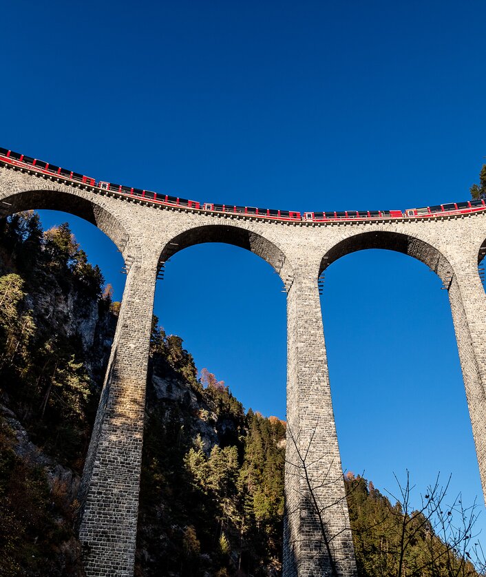 Im Panoramawagen durch das Albulatal | © Rhätische Bahn/Andreas Badrutt