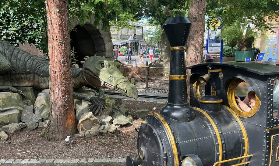 Lokomotive und Drache aus Jim Knopf im Europa-Park | © Irina Nischwitz