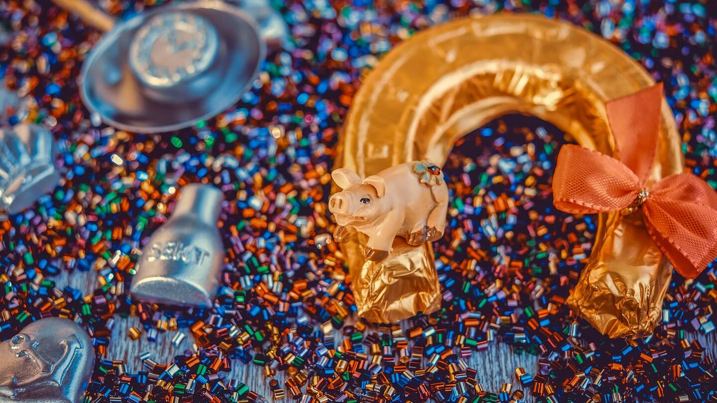 Wachsgießen mit Hufeisen | © pixabay/couleur