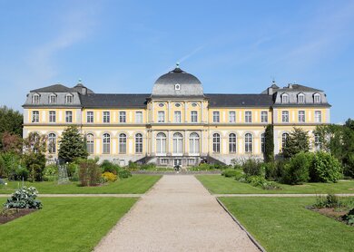 Blick auf den Poppelsdorf Palast in Bonn | © Gettyimages.com/eugen_z