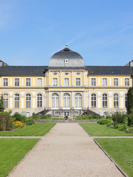 Blick auf den Poppelsdorf Palast in Bonn | © Gettyimages.com/eugen_z