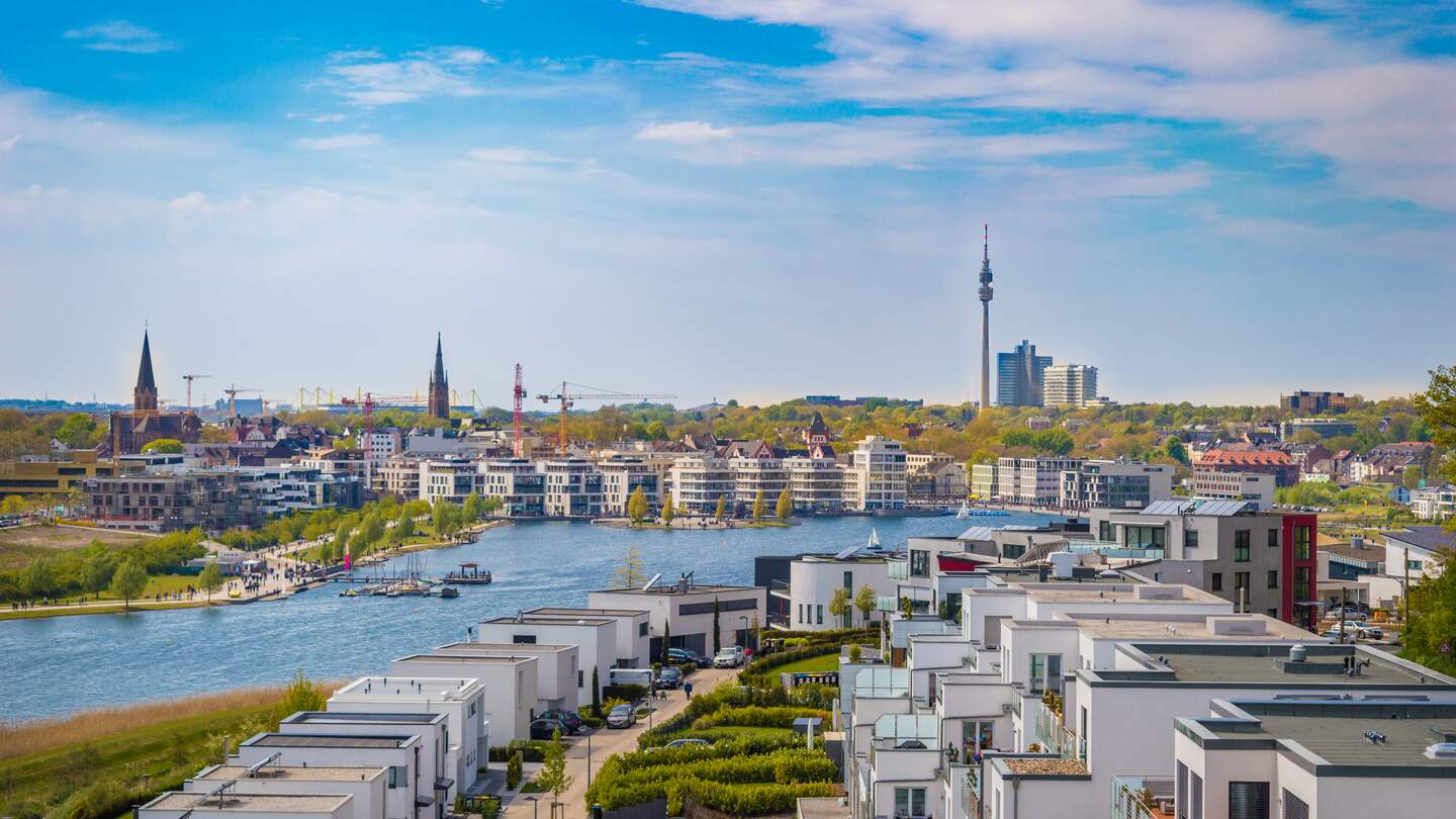 Blick ueber die Stadt Dortmund und den Phoenixsee | © Gettyimages.com/ALEXANDRA FAKIRI