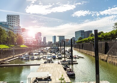 Duesseldorf-Hafen mit Sonne | © Gettyimages.com/querbeet