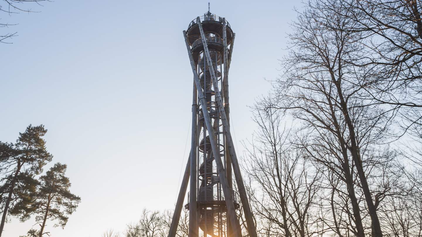 Turm auf dem Schlossberg, touristischer Aussichtsturm in Freiburg | © Gettyimages.com/alexemanuel