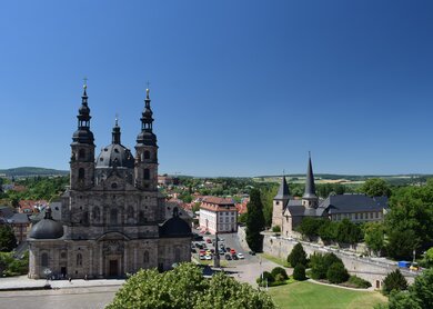 Dom und Michaeliskirche im Fuldaer Barockviertel bei gutem Wetter | © Gettyimages.com/Roland Marder