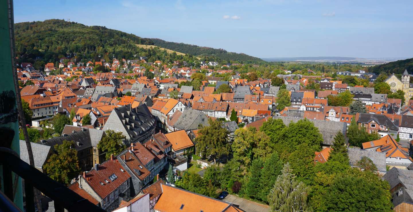 Panoramablick von der Marktkirche in die Altstadt von Goslar bei gutem Wetter | © Gettyimages.com/Birgit Puck