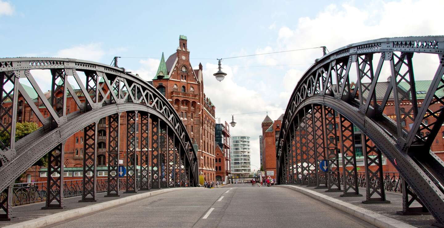 Blick von der Brooksbruecke in der Speicherstadt in Hamburg | © Gettyimages.com/Elena_Toppe