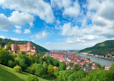 Heidelberger Stadt in Deutschland und Ruine des Heidelberger Schlosses im Fruehling | © Gettyimages.com/anyaivanova