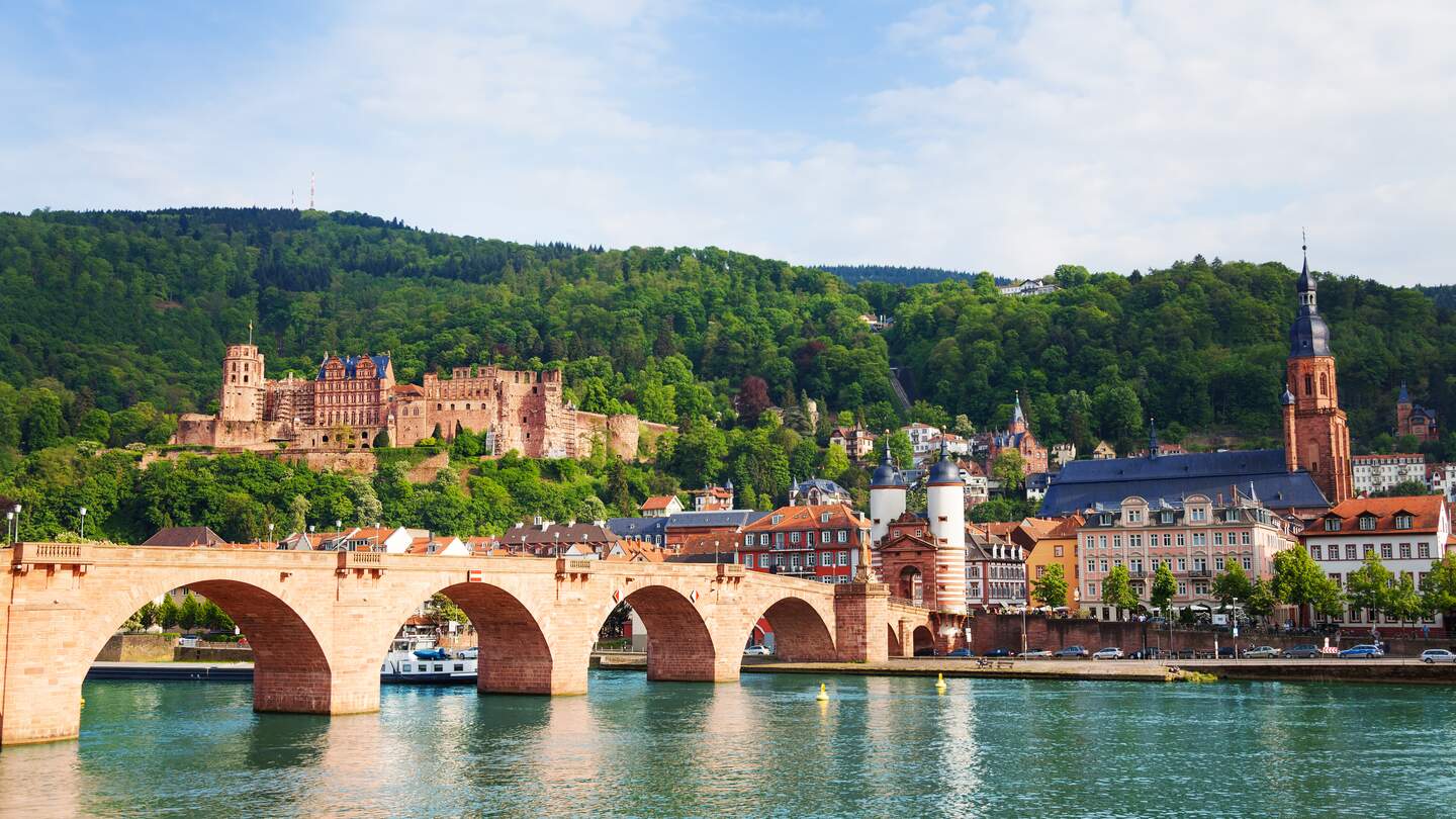 Blick auf die Karl-Theodor-Bruecke in Heidelberg | © Gettyimages.com/SerrNovik