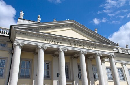 Das historische Fridericianum Museum in Kassel | © Gettyimages.com/elxeneize