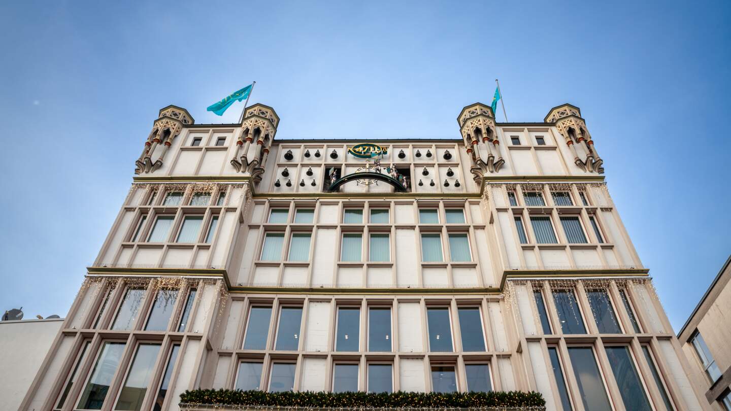 Untersicht auf das Dufthaus 4711 Eau de Cologne im Flagshipstore in Koeln | © Gettyimages.com/BalkansCat