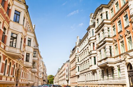 Aufnahme restaurierter, alter Stadthäuser in der Innenstadt von Leipzig | © Gettyimages.com/TommL