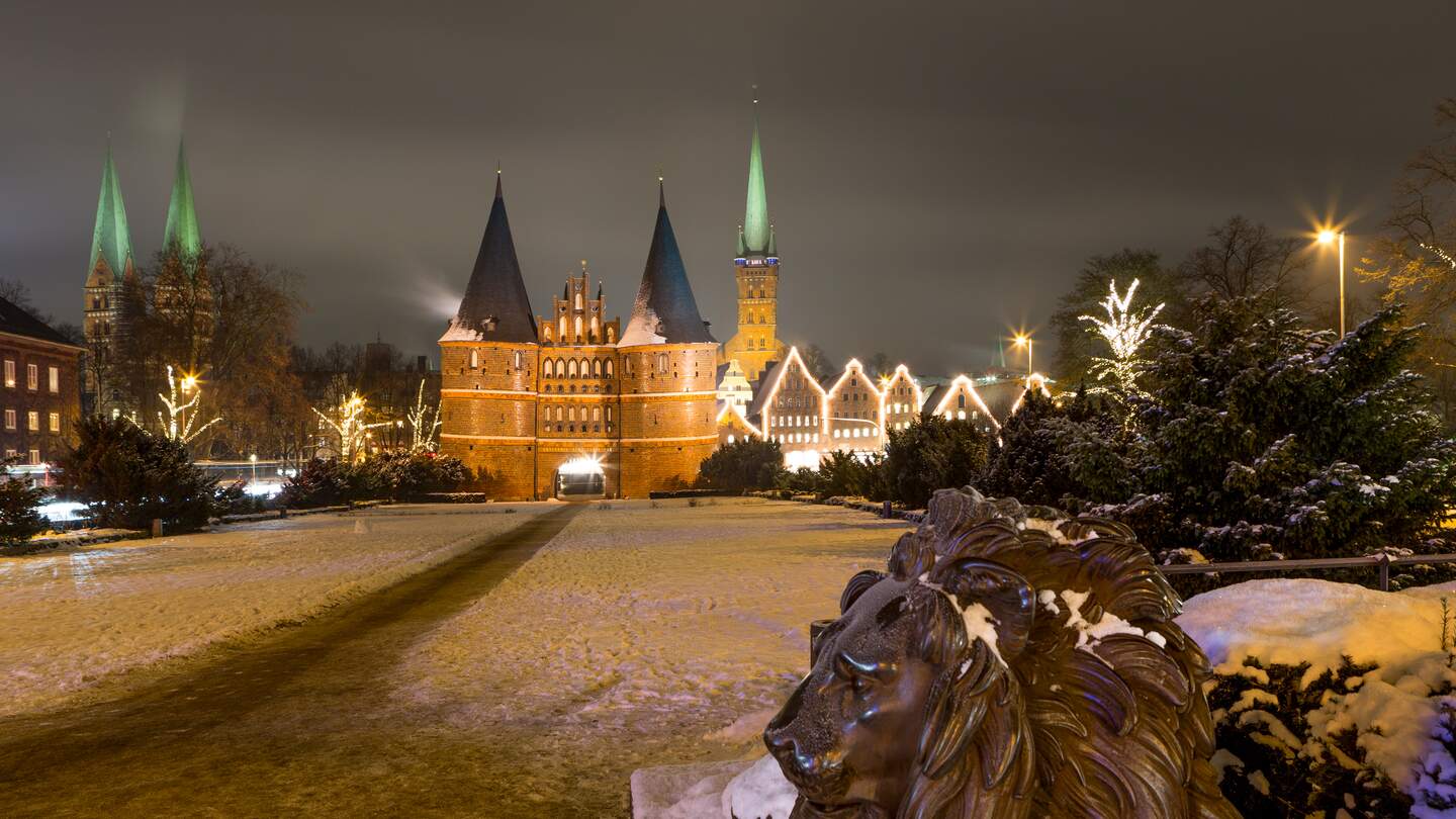 Staedtereise Luebeck Schnee | © Getty Images/Johann Stubhan