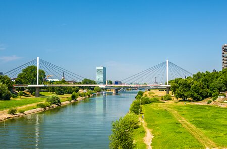 Blick auf den Neckar in Mannheim | © Gettyimages.com/Leonid Andronov
