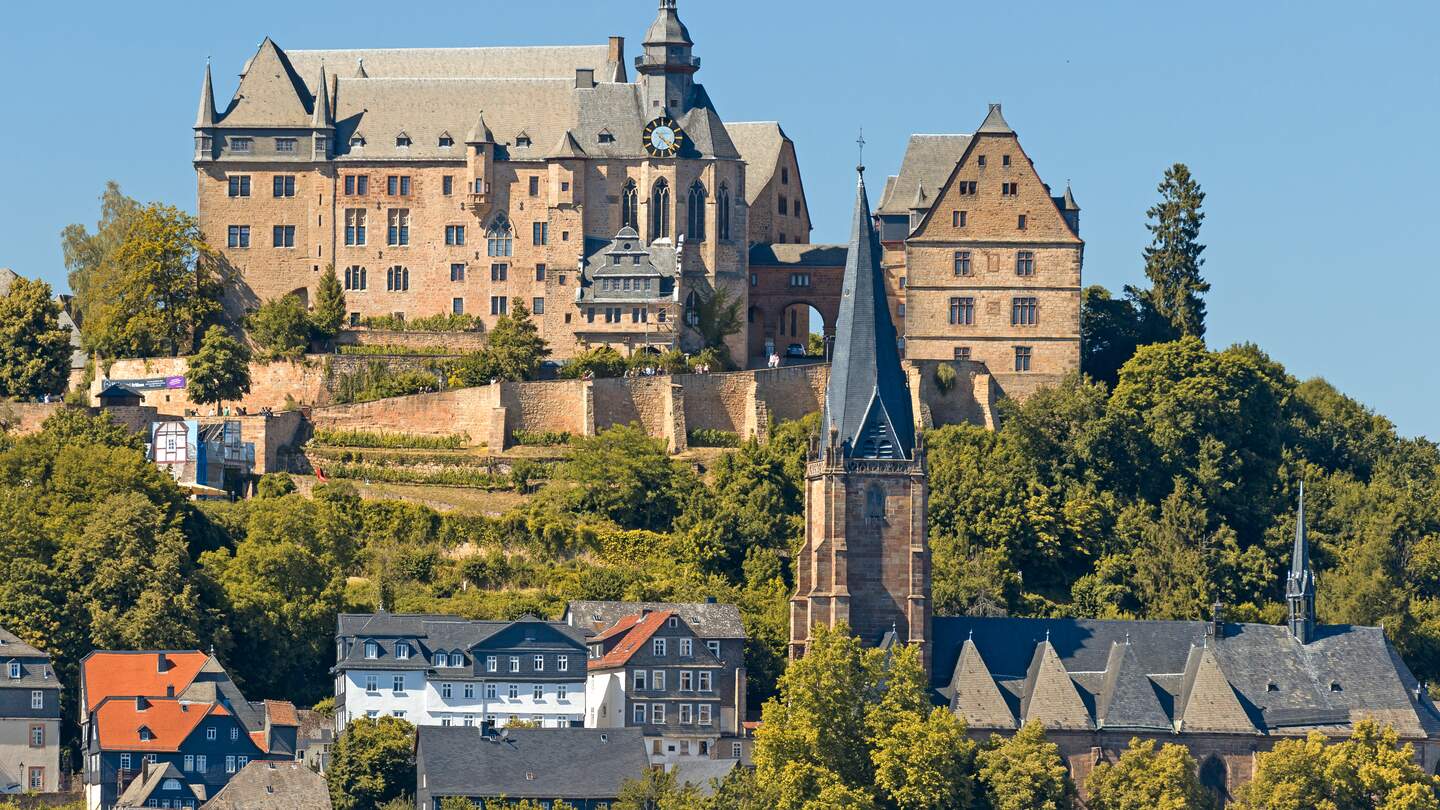Landgrafenschloss Marburg mit Blick auf die Altstadt von Marburg | © Gettyimages.com/TBE