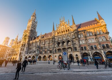 Marienplatz als zentraler Platz in der  Münchner Innenstadt | © Gettyimages.com/KhongkitWiriyachan