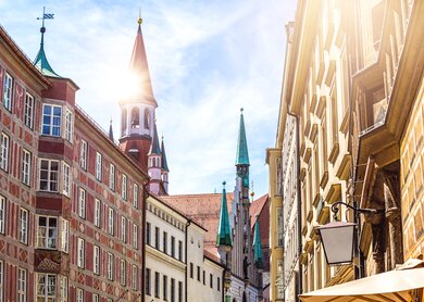 Altstadt Münchens bei Sonnenlicht  | © Gettyimages.com/querbeet