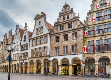 Der Prinzipalmarkt ist eine historische Strasse mit alten Gebaeuden | © Gettyimages.com/Borisb17