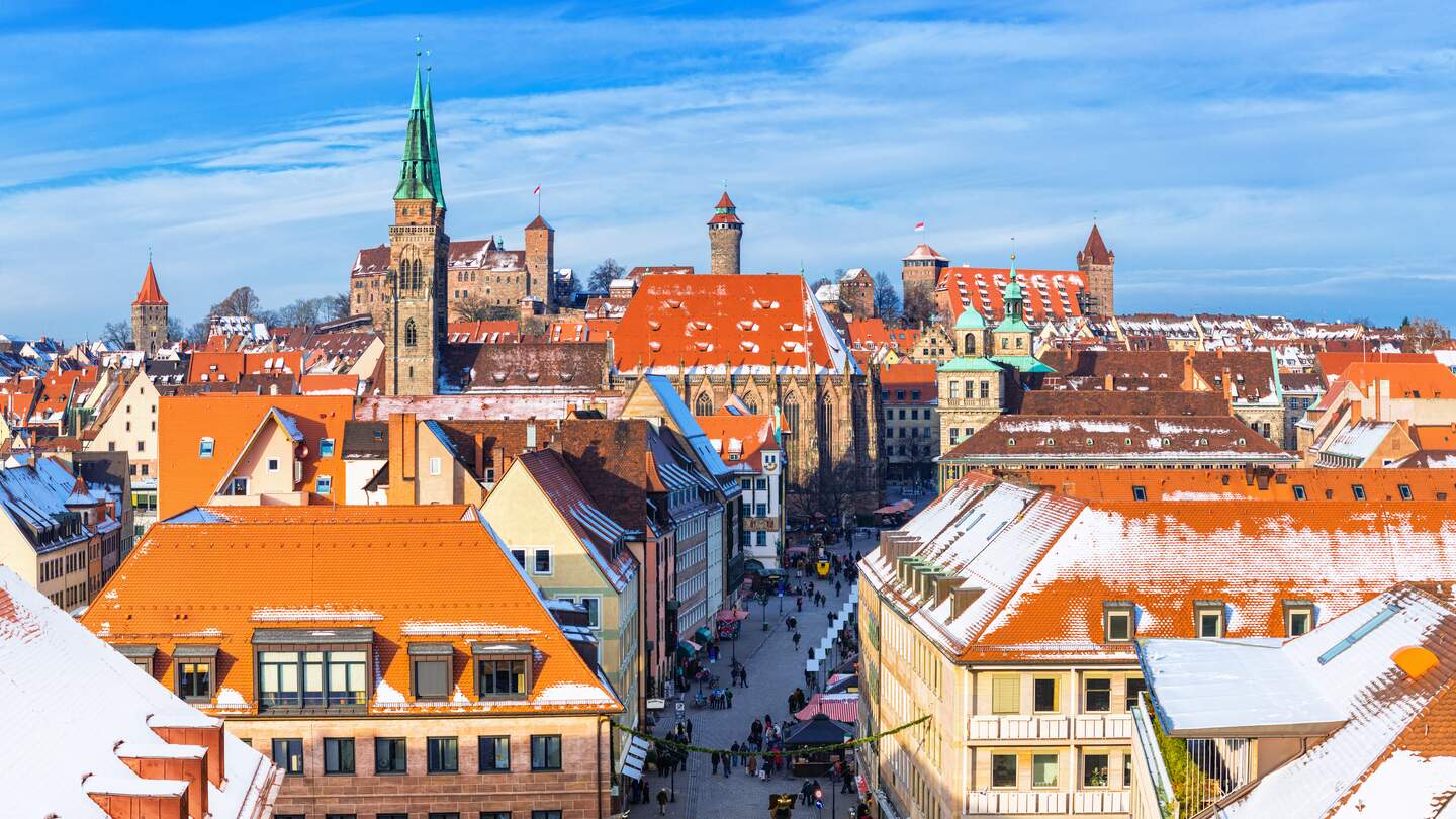 Blick auf die Skylien von Nuernberg im Winter | © Gettyimages.com/Juergen Sack