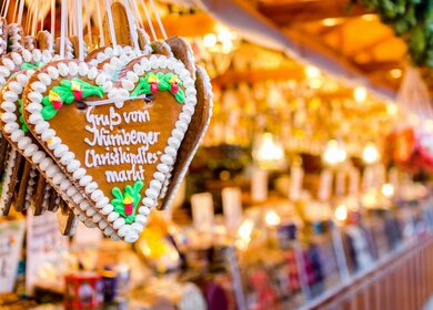Ein Lebkuchenherz auf dem Nuernberger Christkindlesmarkt | © Gettyimages.com/Juergen Sack