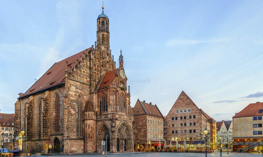 Blick auf die Frauenkirche in Nuernberg | © Gettyimages.com/Borisb17