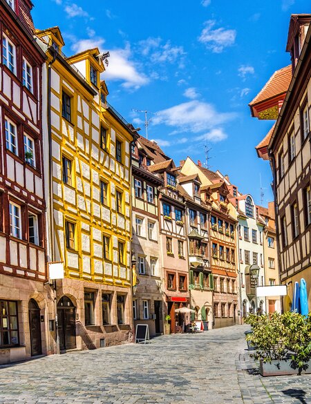 Historische Fachwerkhaeuser in der Weissgerbergasse in Nuernberg | © Gettyimages.com/juergensack