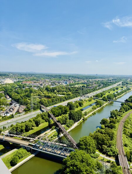 Ausblick über das grüne Ruhrgebiet vom Gasometer | © Michelle Khan
