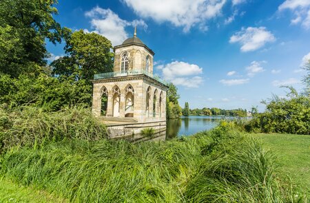Blick auf einen alten Pavillon in Postdam | © Gettyimages.com/querbeet