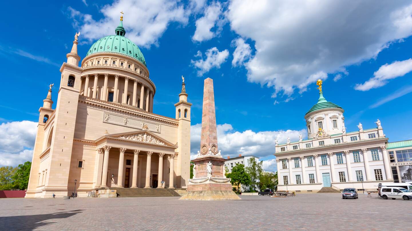 Alter Marktplatz mit Nikolauskirche und Rathaus, Potsdam | © Gettyimages.com/Vladislav Zolotov