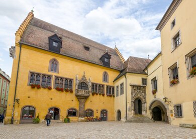 Aussenansicht des Alten Rathauses in der Altstadt der bayerischen Stadt Regensburg | © Gettyimages.com/Kirk Fisher