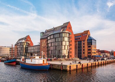Blick auf den Rostocker Stadthafen | © Gettyimages.com/RicoK69