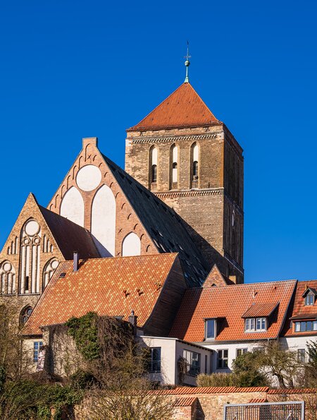 Blick auf die Nikolaikirche in Rostock | © Gettyimages.com/RicoK69