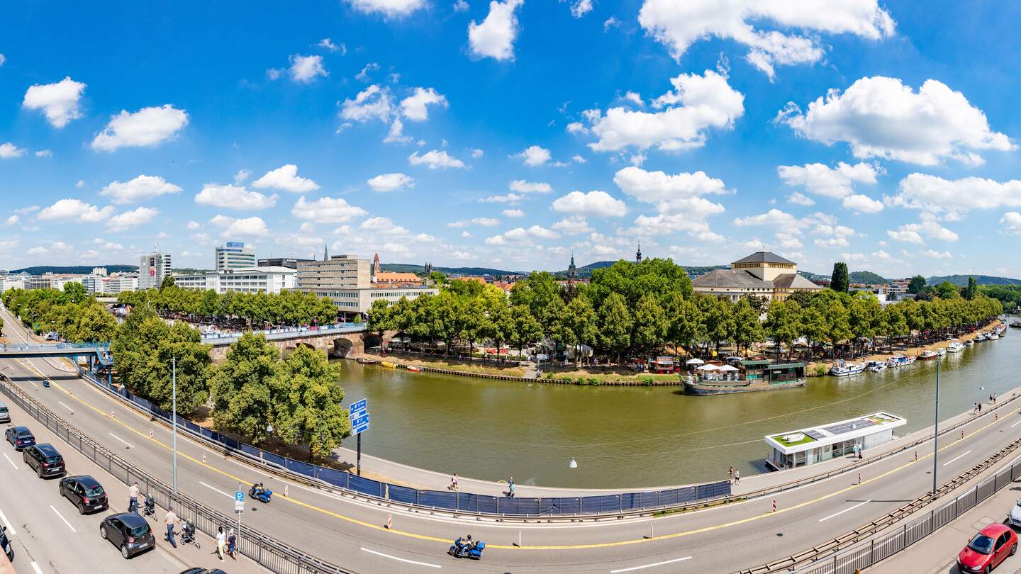 Panoramablick auf Skyline von Saarbruecken mit dem Fluss Saar und der Promenade | © Gettyimages.com/travelview