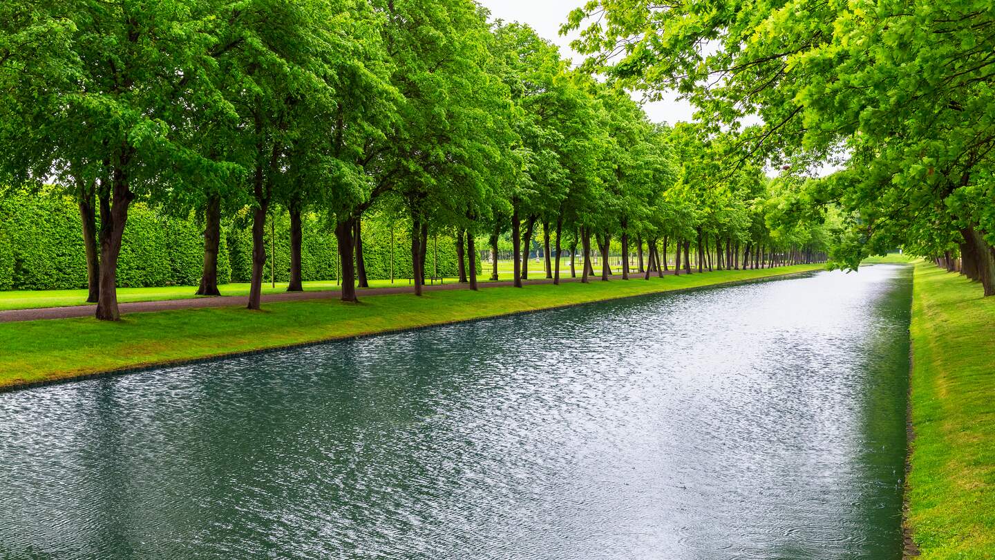 Kanal in einem Stadtpark in Schwerin | © Gettyimages.com/scanrail