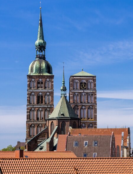 Historisches Gebaeude und Dächer der Stadt Stralsund | © Gettyimages.com/RicoK69