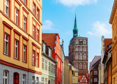 Blick auf die bunte Altstadt von Stralsund | © Gettyimages.com/chris-mueller