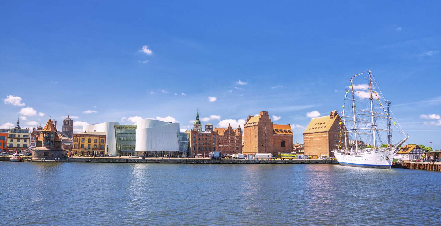Blick auf Stralsund und den Hafen | © Gettyimages.com/Juergen Sack