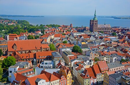 Stralsunder Altstadt. Blick vom Marienkirchturm. | © Gettyimages.com/Madzia71