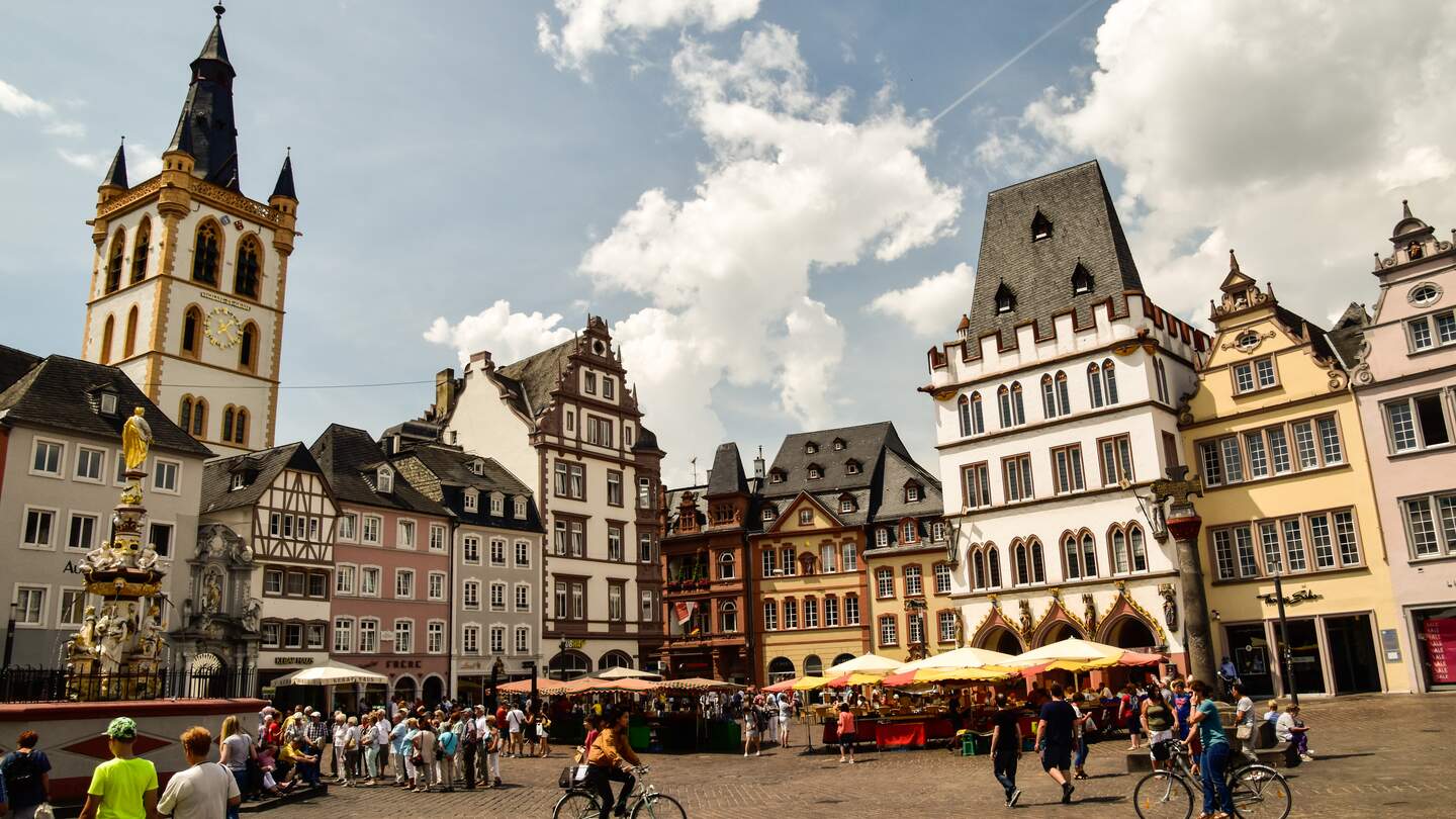 Trier-Stadt an der Mosel, Marktplatz mit alten Haeusern | © Gettyimages.com/HPS-Digitalstudio