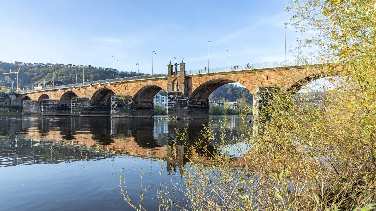 Alte Roemerbruecke ueber der Mosel in Trier  | © Gettyimages.com/travelview