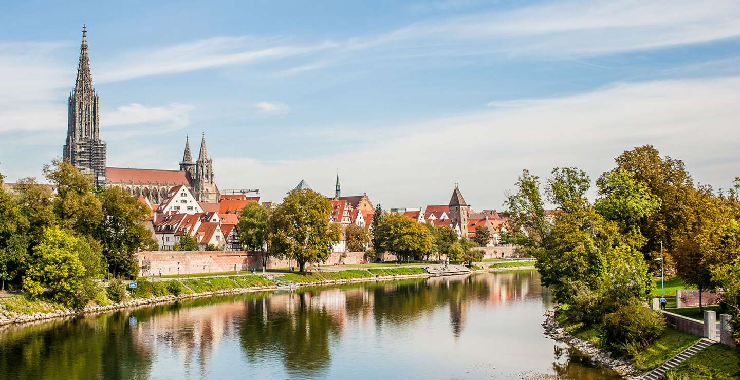 Panoramablick vom Stadtzentrum in Ulm mit Fluss Donau und Kirchturm | © Gettyimages.com/Stefanie Metzger