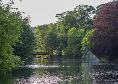 Gruene Oase Friedrichsau mit Blick auf den Oberen Ausee in Ulm  | © Gettyimages.com/Andreas Bucher