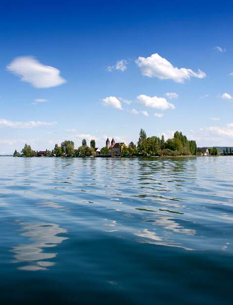 Bodensee mit Blick über das Wasser auf die Schweiz | © Gettyimages.com/Tomjac80
