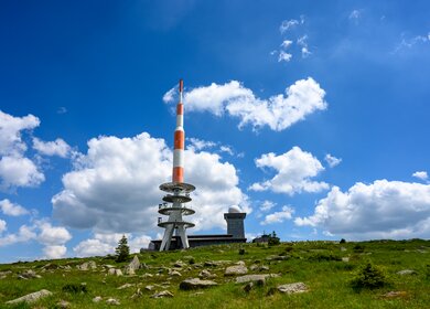 Hoechster Punkt auf dem Brocken  mit der Brockenkuppe | © Gettyimages.com/ra-photos