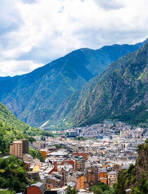 Blick auf die Häuser der Stadt Andorra | © gettyimage.com/armando oliveira