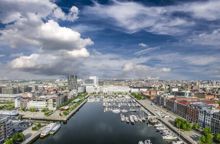 Antwerpen an einem schoenen Tag aus der Vogelperspektive | © Gettyimages.com/Ilya_K