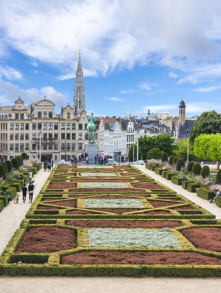 Skyline von Bruessel und Rathausturm, Belgien | © Gettyimages.com/Vladislav Zolotov