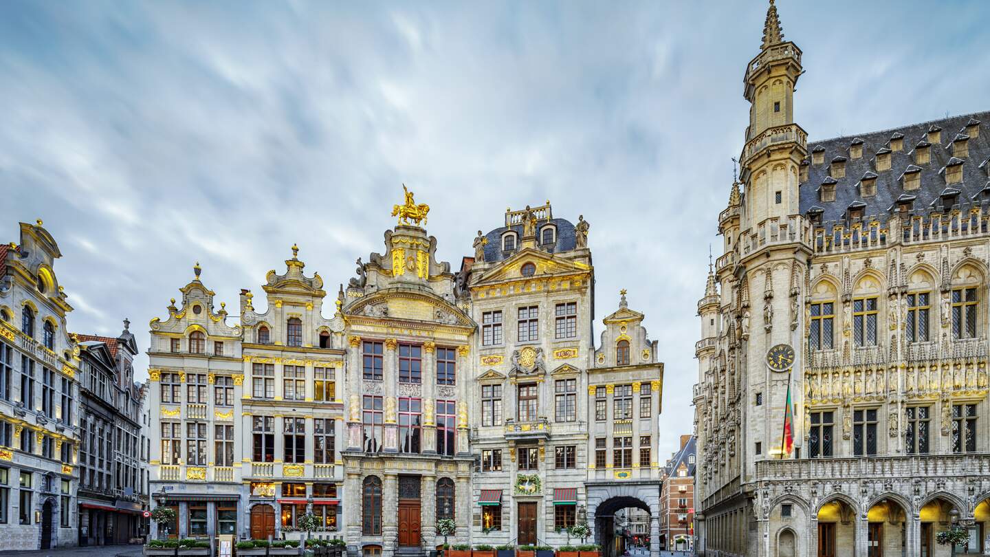 Mittelalterliche Gebaeude des Grand Place Square in Bruessel | © Gettyimages.com/tunart